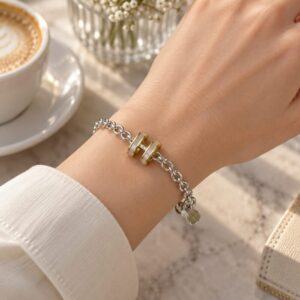 17 cm Two-Tone Silver and Gold Chain Bracelet with Heart Toggle Clasp